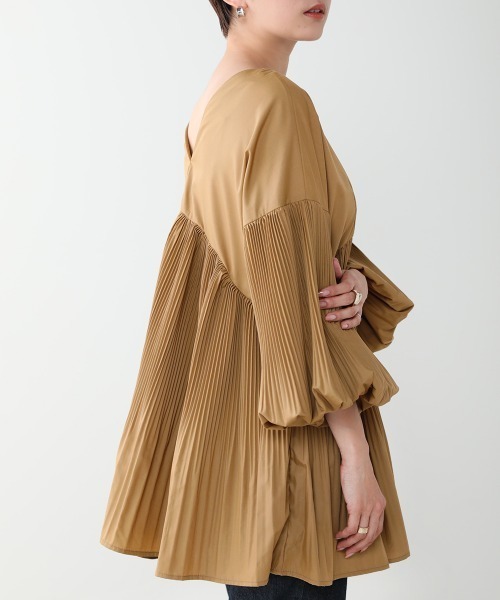 Bou Jeloud（ブージュルード）の「前後2ＷＡＹ袖ボリュームブラウス（シャツ/ブラウス・レディース・オフホワイト/キャメル/ブラック・FREE）」の3枚目の写真