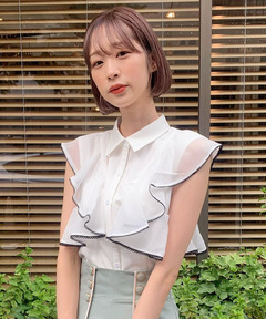 ラッフルバイカラーレースブラウス