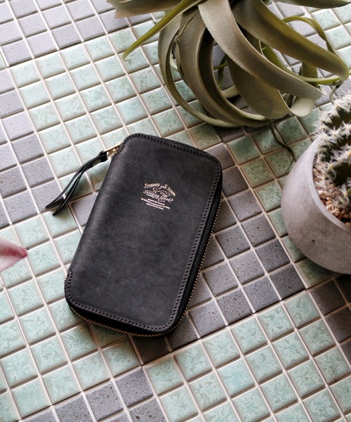 THE SUPERIOR LABOR（シュペリオールレイバー）の「leather zip pen