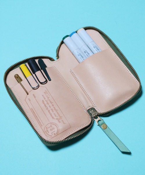 THE SUPERIOR LABOR（シュペリオールレイバー）の「leather zip pen