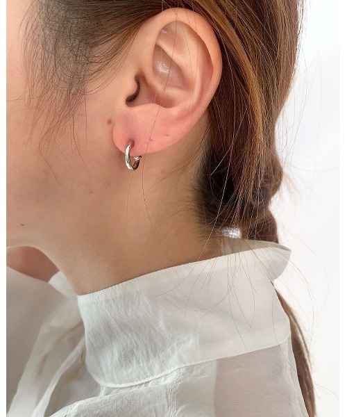 mou（モウ）の「Cカーブスィングピアス（ピアス（両耳用）・レディース・シルバー/ゴールド・FREE）」の6枚目の写真