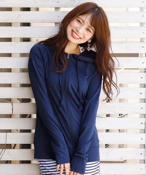 ElegChic(エレグシック)の「ベーシックラッシュガード(パーカー・レディース・ネイビー/オフホワイト/イエロー/ミント/モカ/ピンクベージュ/グレー/ブラック・M/XL/X-LARGE/MEDIUM)」の2枚目の写真