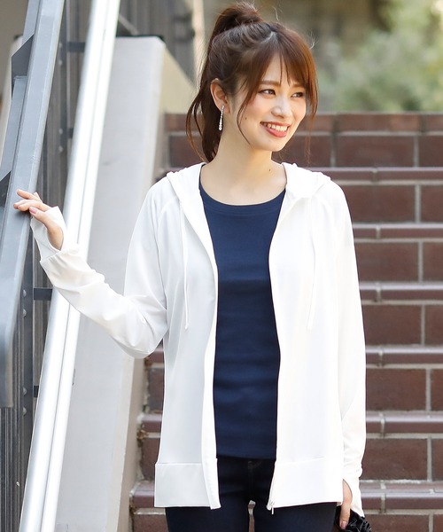 ElegChic(エレグシック)の「ベーシックラッシュガード(パーカー・レディース・ネイビー/オフホワイト/イエロー/ミント/モカ/ピンクベージュ/グレー/ブラック・M/XL/X-LARGE/MEDIUM)」の3枚目の写真