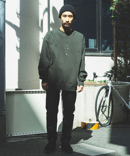 BEAMS（ビームス）の「BEAMS / ダメージ クルーネック スウェット（スウェット・メンズ・オフホワイト/ブラック系その他4・SMALL/MEDIUM/LARGE/X-LARGE）」の4枚目の写真