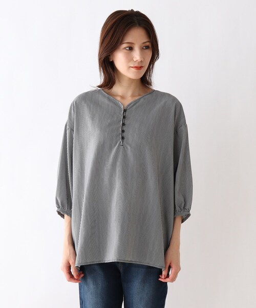 SHOO・LA・RUE(シューラルー)の「◆釦つきタックブラウス(シャツ/ブラウス・レディース・ブラック系2/オリーブ/オフホワイト・02/03/04)」の10枚目の写真