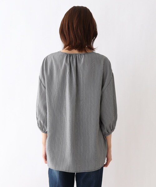 SHOO・LA・RUE(シューラルー)の「◆釦つきタックブラウス(シャツ/ブラウス・レディース・ブラック系2/オリーブ/オフホワイト・02/03/04)」の8枚目の写真