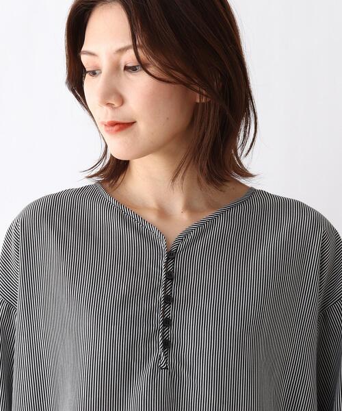 SHOO・LA・RUE(シューラルー)の「◆釦つきタックブラウス(シャツ/ブラウス・レディース・ブラック系2/オリーブ/オフホワイト・02/03/04)」の9枚目の写真