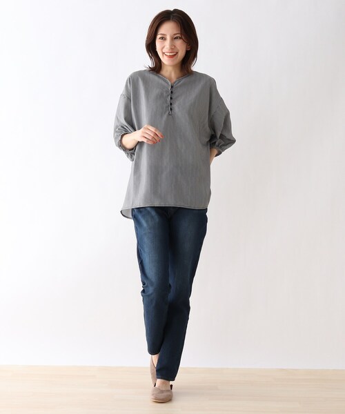 SHOO・LA・RUE(シューラルー)の「◆釦つきタックブラウス(シャツ/ブラウス・レディース・ブラック系2/オリーブ/オフホワイト・02/03/04)」の5枚目の写真