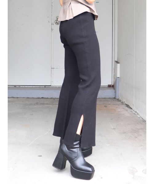 MURUA（ムルーア）の「【ONLINE限定】リブフィットフレアパンツ（スウェットパンツ・レディース・アイボリー/グレー/ブラック・FREE）」の3枚目の写真