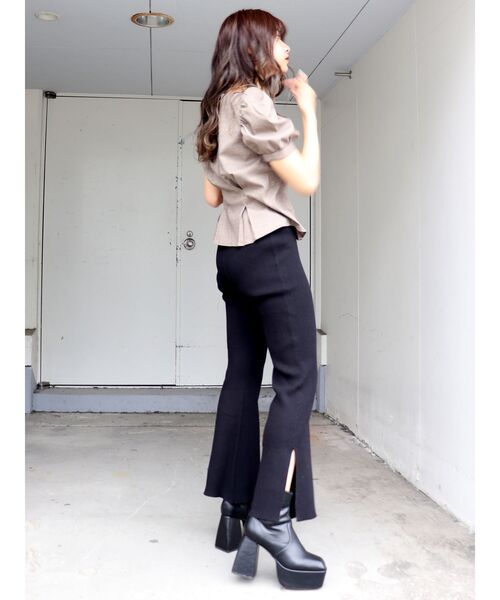 MURUA（ムルーア）の「【ONLINE限定】リブフィットフレアパンツ（スウェットパンツ・レディース・アイボリー/グレー/ブラック・FREE）」の4枚目の写真