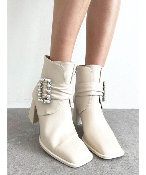Honey Salon（ハニーサロン）の「パールバックルショートブーツ（ブーツ・レディース・ライトベージュ/ブラック・SMALL/MEDIUM/LARGE）」の12枚目の写真