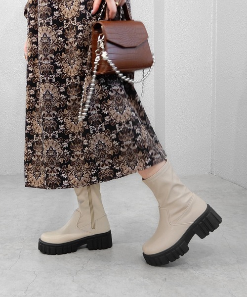 minia（ミニア）の「トラックソールソックスブーツ / 厚底ブーツ（ブーツ・レディース・ブラック/アイボリー/カーキ・24.0cm/24.5cm/23.0cm/23.5cm）」の19枚目の写真