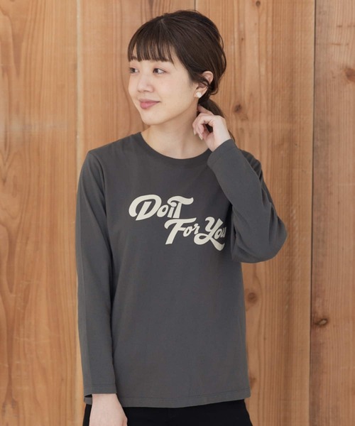 URBAN RESEARCH Sonny Label（アーバンリサーチサニーレーベル）の「ロゴプリントロングTシャツ（Tシャツ/カットソー・レディース・オフホワイト/スミクロ/ベージュ・FREE）」の3枚目の写真