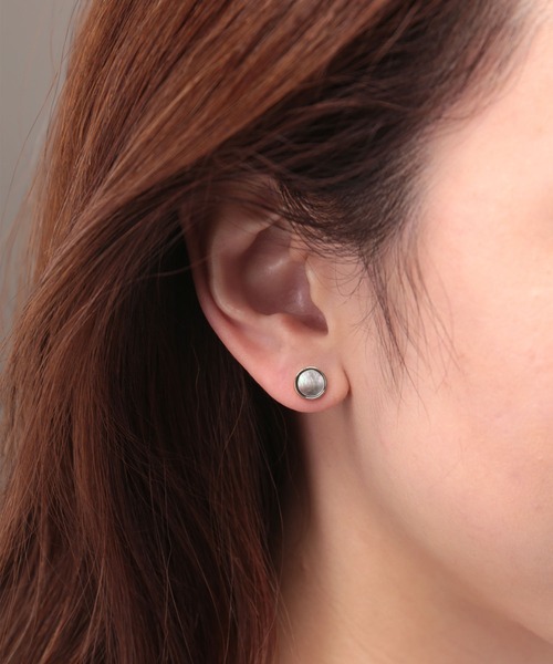 Manon's Selection(マノンズセレクション)の「サークルシェルキャッチピアス(ピアス(両耳用)・レディース・シルバー/ゴールド・ONE SIZE)」の2枚目の写真