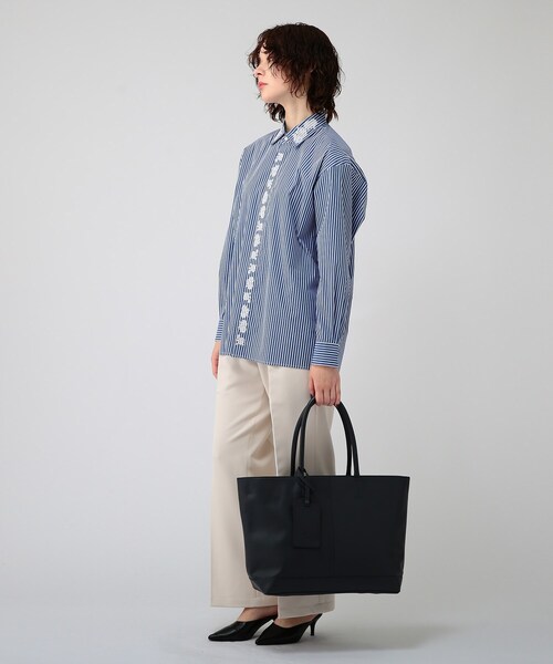 tk.TAKEO KIKUCHI（ティーケータケオキクチ）の「【WEB限定】リアルレザートート（トートバッグ・レディース・ブラック/ダークブラウン/ネイビー・00）」の18枚目の写真
