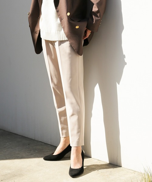 WHITE JOOLA(ホワイトジョーラ)の「ガルーダコンフォートダブルクロス 洗濯機で洗える&マルチストレッチ&防シワ加工 ・美ラインテーパードカラーパンツ(その他パンツ・レディース・サックスブルー/イエロー/ピンクベージュ/モカ/ベージュ/ネイビー・61/64/67)」の3枚目の写真