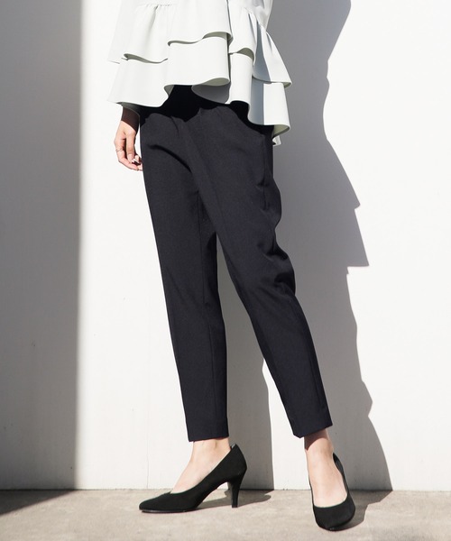 WHITE JOOLA(ホワイトジョーラ)の「ガルーダコンフォートダブルクロス 洗濯機で洗える&マルチストレッチ&防シワ加工 ・美ラインテーパードカラーパンツ(その他パンツ・レディース・サックスブルー/イエロー/ピンクベージュ/モカ/ベージュ/ネイビー・61/64/67)」の4枚目の写真