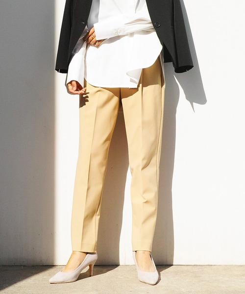 WHITE JOOLA(ホワイトジョーラ)の「ガルーダコンフォートダブルクロス 洗濯機で洗える&マルチストレッチ&防シワ加工 ・美ラインテーパードカラーパンツ(その他パンツ・レディース・サックスブルー/イエロー/ピンクベージュ/モカ/ベージュ/ネイビー・61/64/67)」の5枚目の写真