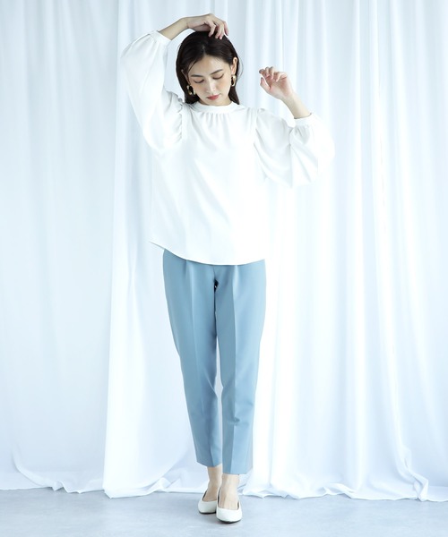 WHITE JOOLA(ホワイトジョーラ)の「ガルーダコンフォートダブルクロス 洗濯機で洗える&マルチストレッチ&防シワ加工 ・美ラインテーパードカラーパンツ(その他パンツ・レディース・サックスブルー/イエロー/ピンクベージュ/モカ/ベージュ/ネイビー・61/64/67)」の7枚目の写真