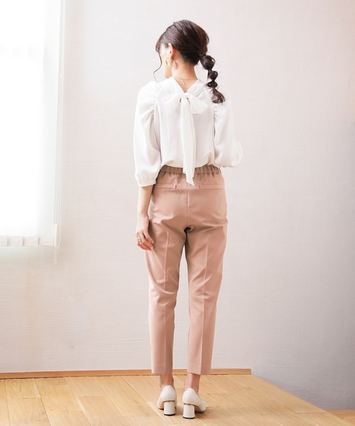 WHITE JOOLA(ホワイトジョーラ)の「ガルーダコンフォートダブルクロス 洗濯機で洗える&マルチストレッチ&防シワ加工 ・美ラインテーパードカラーパンツ(その他パンツ・レディース・サックスブルー/イエロー/ピンクベージュ/モカ/ベージュ/ネイビー・61/64/67)」の18枚目の写真