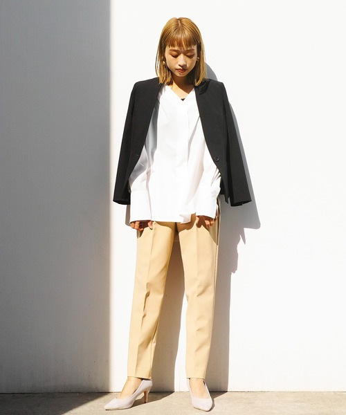 WHITE JOOLA(ホワイトジョーラ)の「ガルーダコンフォートダブルクロス 洗濯機で洗える&マルチストレッチ&防シワ加工 ・美ラインテーパードカラーパンツ(その他パンツ・レディース・サックスブルー/イエロー/ピンクベージュ/モカ/ベージュ/ネイビー・61/64/67)」の10枚目の写真