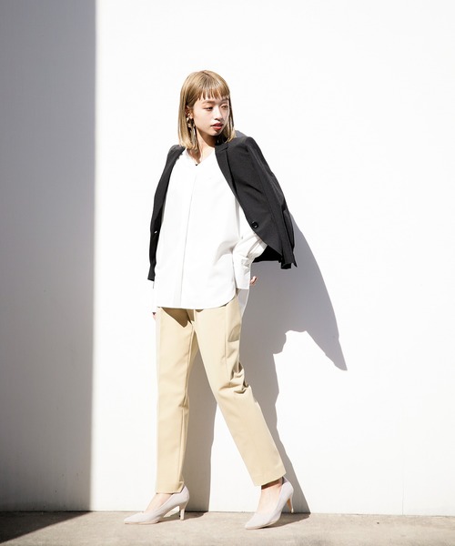 WHITE JOOLA(ホワイトジョーラ)の「ガルーダコンフォートダブルクロス 洗濯機で洗える&マルチストレッチ&防シワ加工 ・美ラインテーパードカラーパンツ(その他パンツ・レディース・サックスブルー/イエロー/ピンクベージュ/モカ/ベージュ/ネイビー・61/64/67)」の20枚目の写真