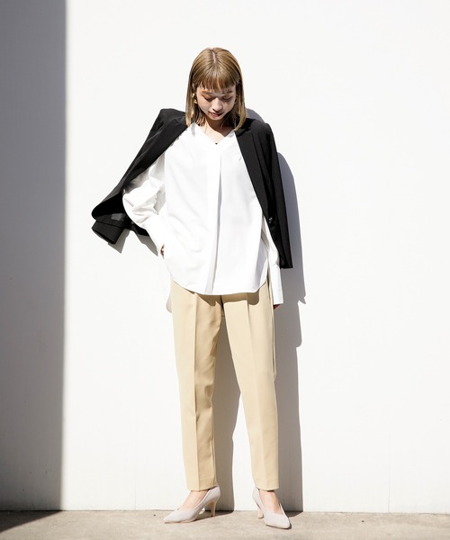 WHITE JOOLA(ホワイトジョーラ)の「ガルーダコンフォートダブルクロス 洗濯機で洗える&マルチストレッチ&防シワ加工 ・美ラインテーパードカラーパンツ(その他パンツ・レディース・サックスブルー/イエロー/ピンクベージュ/モカ/ベージュ/ネイビー・61/64/67)」の11枚目の写真