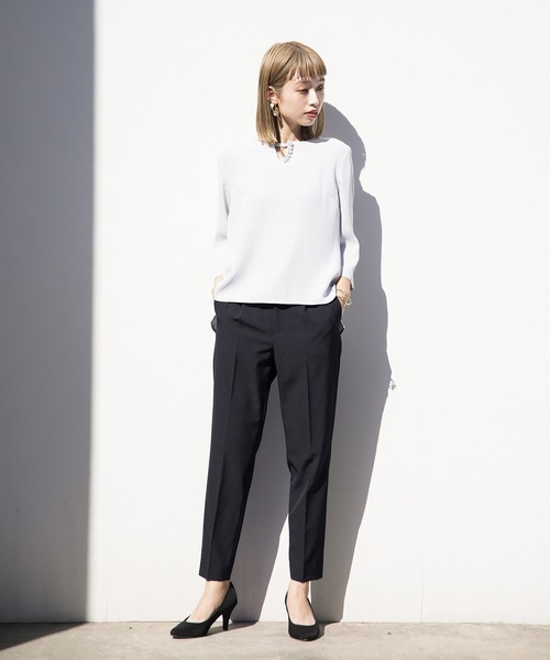 WHITE JOOLA(ホワイトジョーラ)の「ガルーダコンフォートダブルクロス 洗濯機で洗える&マルチストレッチ&防シワ加工 ・美ラインテーパードカラーパンツ(その他パンツ・レディース・サックスブルー/イエロー/ピンクベージュ/モカ/ベージュ/ネイビー・61/64/67)」の21枚目の写真