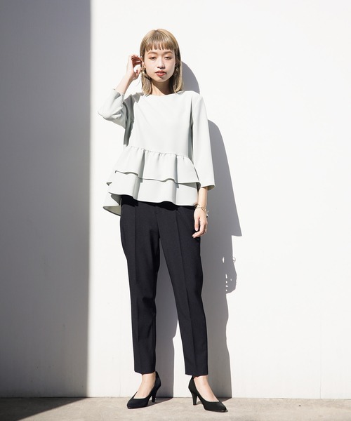 WHITE JOOLA(ホワイトジョーラ)の「ガルーダコンフォートダブルクロス 洗濯機で洗える&マルチストレッチ&防シワ加工 ・美ラインテーパードカラーパンツ(その他パンツ・レディース・サックスブルー/イエロー/ピンクベージュ/モカ/ベージュ/ネイビー・61/64/67)」の12枚目の写真