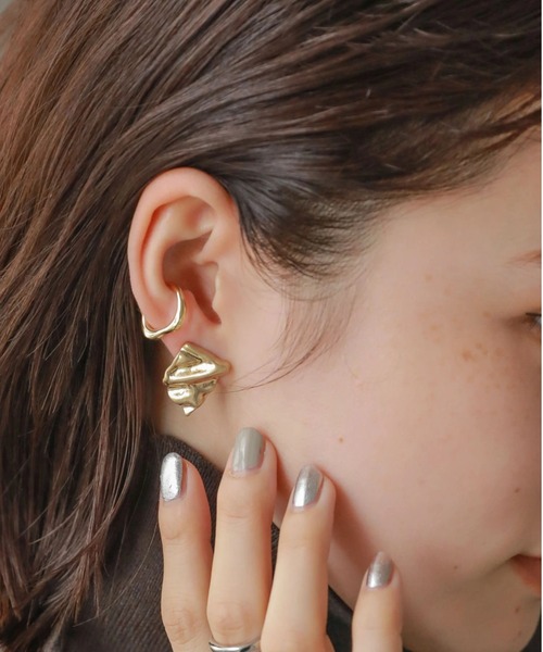 AMERICAN HOLIC(アメリカンホリック)の「テクスチャーメタルアシメピアス(ピアス(両耳用)・レディース・シルバー/ゴールド・FREE)」の2枚目の写真