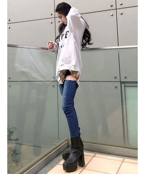 GYDA（ジェイダ）の「BRAVERYスウェットTOPS（Tシャツ/カットソー・レディース・ライトグレー/チャコールグレー/ベージュ・FREE）」の16枚目の写真