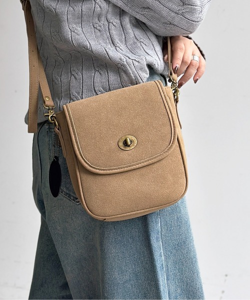 CPCM(シーピーシーエム)の「縦型アソートミニショルダー(ショルダーバッグ・メンズ・ブラック/ブラック系その他/ブラック系その他2/ブラウン/グレイッシュベージュ/ネイビー/グリーン/ブラウン系その他/グリーン系その他/ブラウン系その他2/シルバー/ブラック系その他3/シルバー系その他/ブラウン系その他3/グレー系その他/チャコールグレー/ダークブラウン/ベージュ/バーガンディー/モカ/グレー/ベージュ系その他・FREE)」の14枚目の写真