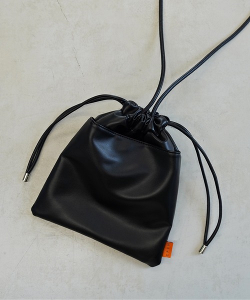 CPCM(シーピーシーエム)の「縦型アソートミニショルダー(ショルダーバッグ・メンズ・ブラック/ブラック系その他/ブラック系その他2/ブラウン/グレイッシュベージュ/ネイビー/グリーン/ブラウン系その他/グリーン系その他/ブラウン系その他2/シルバー/ブラック系その他3/シルバー系その他/ブラウン系その他3/グレー系その他/チャコールグレー/ダークブラウン/ベージュ/バーガンディー/モカ/グレー/ベージュ系その他・FREE)」の8枚目の写真