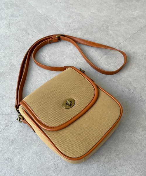 CPCM(シーピーシーエム)の「縦型アソートミニショルダー(ショルダーバッグ・メンズ・ブラック/ブラック系その他/ブラック系その他2/ブラウン/グレイッシュベージュ/ネイビー/グリーン/ブラウン系その他/グリーン系その他/ブラウン系その他2/シルバー/ブラック系その他3/シルバー系その他/ブラウン系その他3/グレー系その他/チャコールグレー/ダークブラウン/ベージュ/バーガンディー/モカ/グレー/ベージュ系その他・FREE)」の15枚目の写真