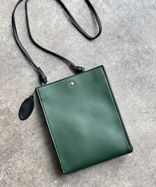 CPCM(シーピーシーエム)の「縦型アソートミニショルダー(ショルダーバッグ・メンズ・ブラック/ブラック系その他/ブラック系その他2/ブラウン/グレイッシュベージュ/ネイビー/グリーン/ブラウン系その他/グリーン系その他/ブラウン系その他2/シルバー/ブラック系その他3/シルバー系その他/ブラウン系その他3/グレー系その他/チャコールグレー/ダークブラウン/ベージュ/バーガンディー/モカ/グレー/ベージュ系その他・FREE)」の18枚目の写真