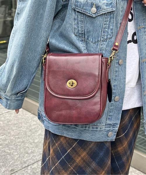 CPCM(シーピーシーエム)の「縦型アソートミニショルダー(ショルダーバッグ・メンズ・ブラック/ブラック系その他/ブラック系その他2/ブラウン/グレイッシュベージュ/ネイビー/グリーン/ブラウン系その他/グリーン系その他/ブラウン系その他2/シルバー/ブラック系その他3/シルバー系その他/ブラウン系その他3/グレー系その他/チャコールグレー/ダークブラウン/ベージュ/バーガンディー/モカ/グレー/ベージュ系その他・FREE)」の20枚目の写真