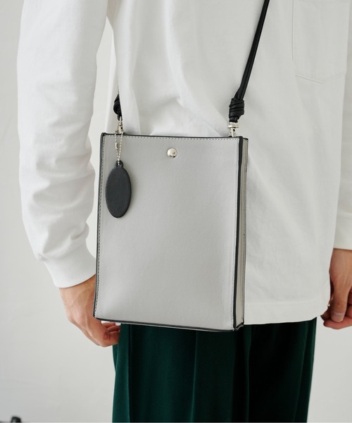 CPCM(シーピーシーエム)の「縦型アソートミニショルダー(ショルダーバッグ・メンズ・ブラック/ブラック系その他/ブラック系その他2/ブラウン/グレイッシュベージュ/ネイビー/グリーン/ブラウン系その他/グリーン系その他/ブラウン系その他2/シルバー/ブラック系その他3/シルバー系その他/ブラウン系その他3/グレー系その他/チャコールグレー/ダークブラウン/ベージュ/バーガンディー/モカ/グレー/ベージュ系その他・FREE)」の16枚目の写真