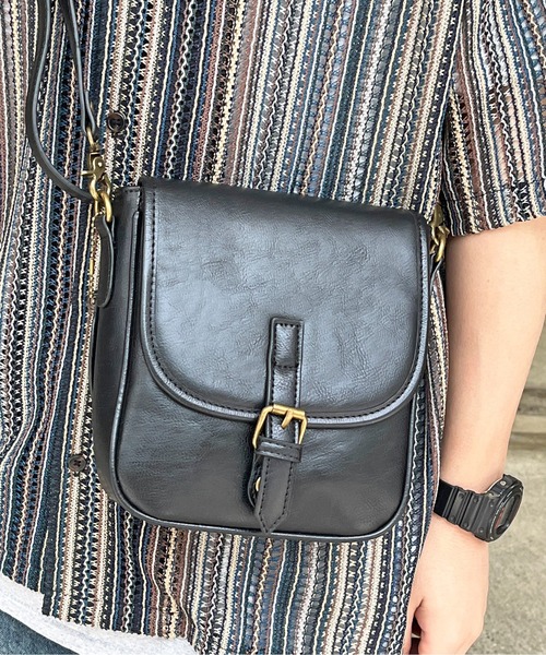 CPCM(シーピーシーエム)の「縦型アソートミニショルダー(ショルダーバッグ・メンズ・ブラック/ブラック系その他/ブラック系その他2/ブラウン/グレイッシュベージュ/ネイビー/グリーン/ブラウン系その他/グリーン系その他/ブラウン系その他2/シルバー/ブラック系その他3/シルバー系その他/ブラウン系その他3/グレー系その他/チャコールグレー/ダークブラウン/ベージュ/バーガンディー/モカ/グレー/ベージュ系その他・FREE)」の6枚目の写真