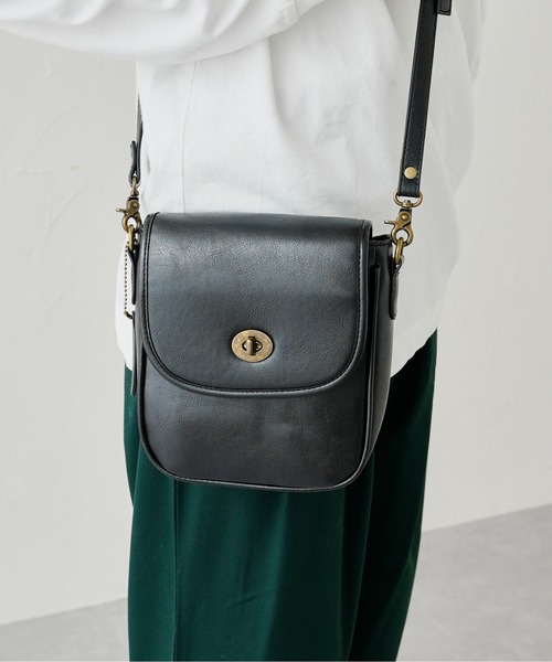 CPCM(シーピーシーエム)の「縦型アソートミニショルダー(ショルダーバッグ・メンズ・ブラック/ブラック系その他/ブラック系その他2/ブラウン/グレイッシュベージュ/ネイビー/グリーン/ブラウン系その他/グリーン系その他/ブラウン系その他2/シルバー/ブラック系その他3/シルバー系その他/ブラウン系その他3/グレー系その他/チャコールグレー/ダークブラウン/ベージュ/バーガンディー/モカ/グレー/ベージュ系その他・FREE)」の4枚目の写真