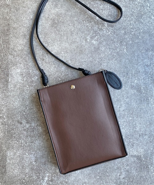 CPCM(シーピーシーエム)の「縦型アソートミニショルダー(ショルダーバッグ・メンズ・ブラック/ブラック系その他/ブラック系その他2/ブラウン/グレイッシュベージュ/ネイビー/グリーン/ブラウン系その他/グリーン系その他/ブラウン系その他2/シルバー/ブラック系その他3/シルバー系その他/ブラウン系その他3/グレー系その他/チャコールグレー/ダークブラウン/ベージュ/バーガンディー/モカ/グレー/ベージュ系その他・FREE)」の12枚目の写真