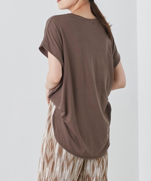 OMNES（オムネス）の「UVカット&ドライ加工裾ラウンドヘム半袖チュニック（Tシャツ/カットソー・レディース・ホワイト/ブラック/ベージュ/イエロー/モカ/ラベンダー・FREE）」の4枚目の写真