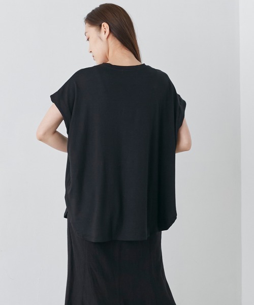 OMNES（オムネス）の「UVカット&ドライ加工裾ラウンドヘム半袖チュニック（Tシャツ/カットソー・レディース・ホワイト/ブラック/ベージュ/イエロー/モカ/ラベンダー・FREE）」の13枚目の写真