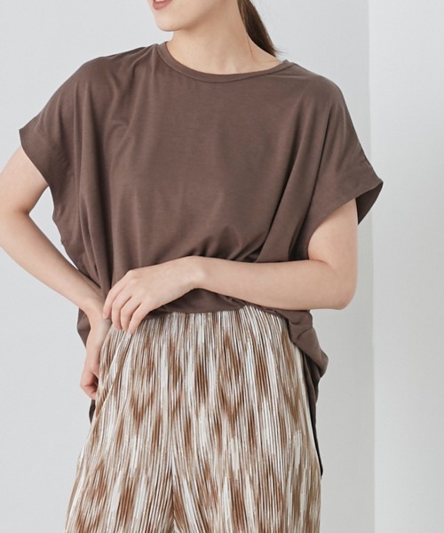 OMNES（オムネス）の「UVカット&ドライ加工裾ラウンドヘム半袖チュニック（Tシャツ/カットソー・レディース・ホワイト/ブラック/ベージュ/イエロー/モカ/ラベンダー・FREE）」の15枚目の写真