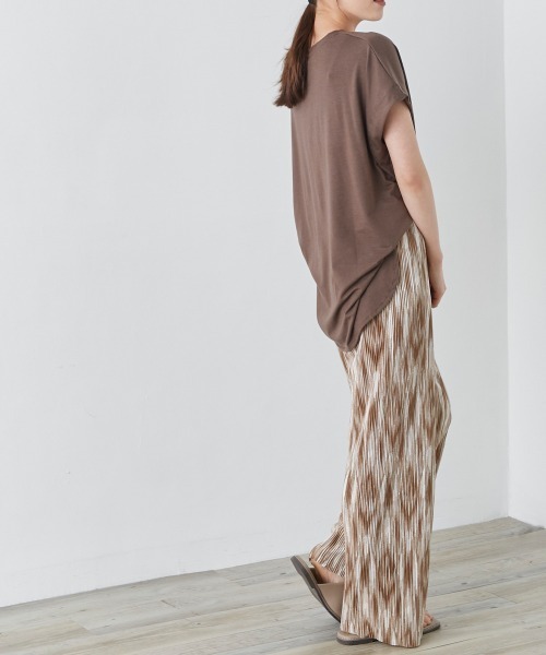 OMNES（オムネス）の「UVカット&ドライ加工裾ラウンドヘム半袖チュニック（Tシャツ/カットソー・レディース・ホワイト/ブラック/ベージュ/イエロー/モカ/ラベンダー・FREE）」の16枚目の写真