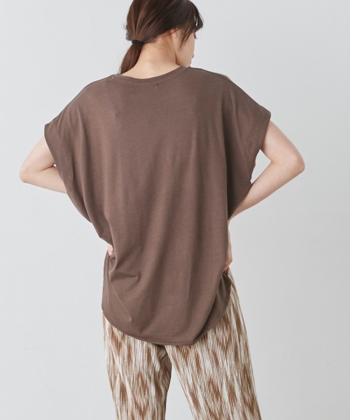 OMNES（オムネス）の「UVカット&ドライ加工裾ラウンドヘム半袖チュニック（Tシャツ/カットソー・レディース・ホワイト/ブラック/ベージュ/イエロー/モカ/ラベンダー・FREE）」の17枚目の写真