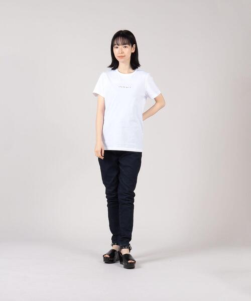 To b. by agnes b.（トゥービーバイアニエスベー）の「WR12 TS ミニロゴTシャツ（Tシャツ/カットソー・レディース・ホワイト・38/40）」の4枚目の写真