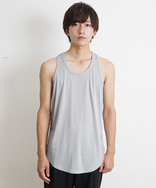 MinoriTY(マイノリティ)の「【MinoriTY】タンクトップ セミロング丈 裾ラウンドタイプ レイヤード Tシャツ重ね着用 インナー メンズ(タンクトップ・メンズ・ブラック/ホワイト/グレー/モカ/ピンク/ブラック×ホワイト/ラベンダー・M/L)」の4枚目の写真