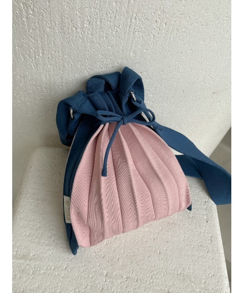 me+em select（ミームセレクト）の「【 6色展開 ／ 2WAY 】バイカラーニットプリーツリボンハンドバッグ（ショルダーストラップ付属）（ハンドバッグ・レディース・ピンク/グリーン/キャメル/ブラック/パープル/ベージュ・FREE）」の8枚目の写真