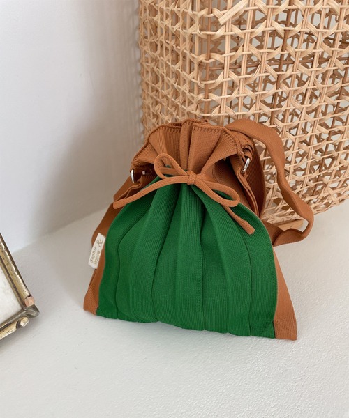 me+em select（ミームセレクト）の「【 6色展開 ／ 2WAY 】バイカラーニットプリーツリボンハンドバッグ（ショルダーストラップ付属）（ハンドバッグ・レディース・ピンク/グリーン/キャメル/ブラック/パープル/ベージュ・FREE）」の11枚目の写真