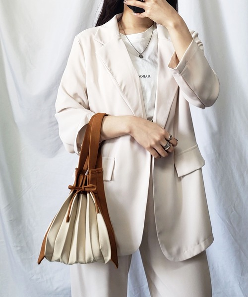 me+em select（ミームセレクト）の「【 6色展開 ／ 2WAY 】バイカラーニットプリーツリボンハンドバッグ（ショルダーストラップ付属）（ハンドバッグ・レディース・ピンク/グリーン/キャメル/ブラック/パープル/ベージュ・FREE）」の17枚目の写真